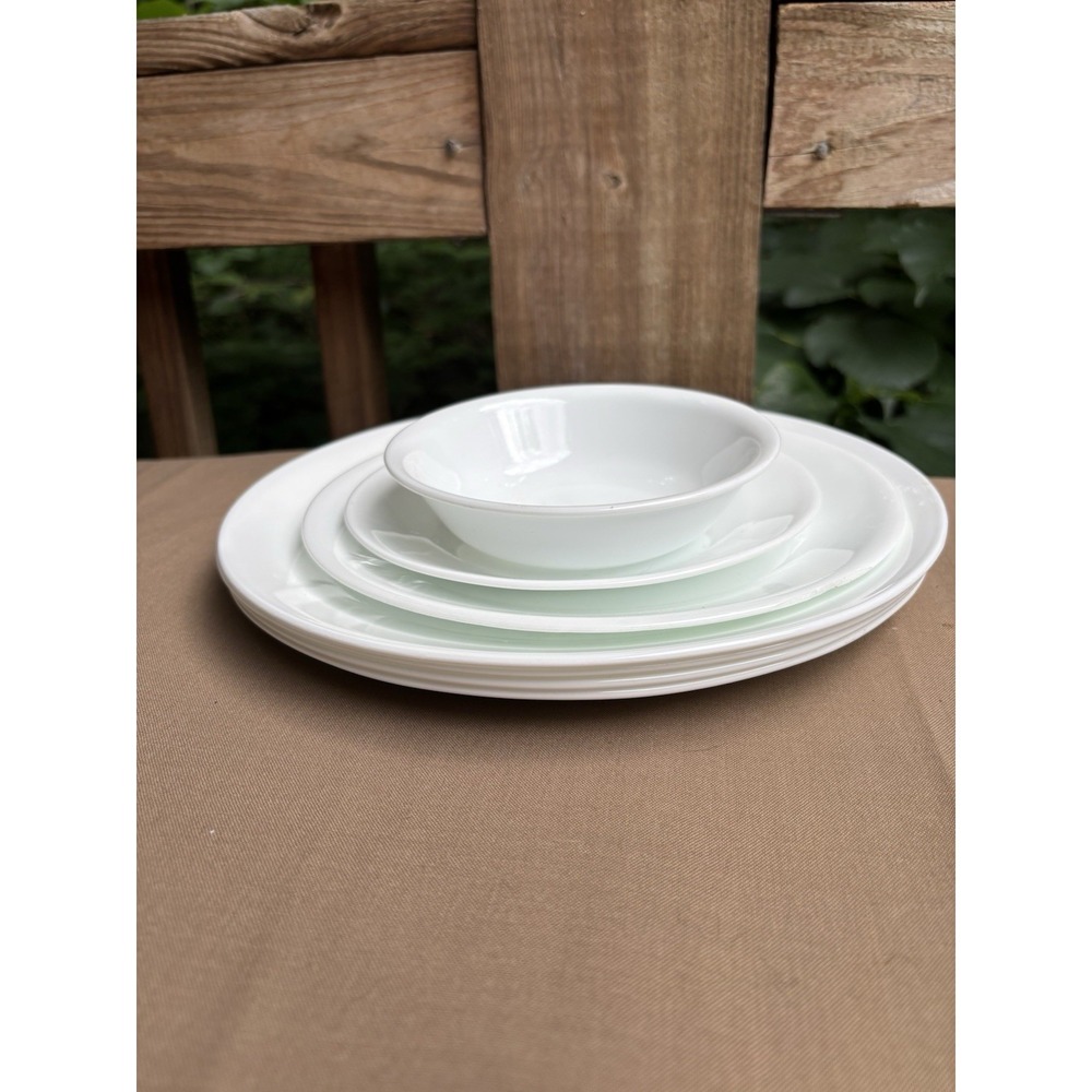Corelle White Winter Frost (7) 4 Dinner Plates, 1 Lunch Plate 1 Bread Berry Bowl